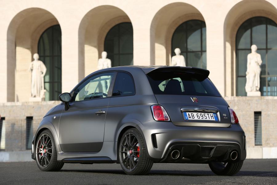  Abarth 695 Biposto 2014 года  (фото 14 из 32)
